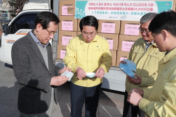 동관시 1회용 마스크 전달