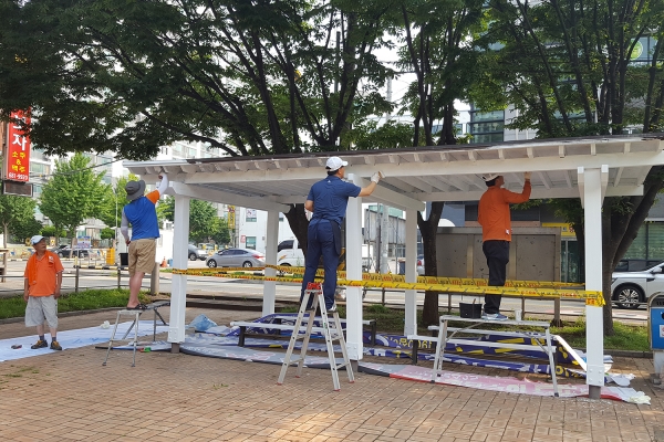 동문2동 소규모 주민자치사업 추진장면(어린이공원 이야기있는 문화거리 만들기)