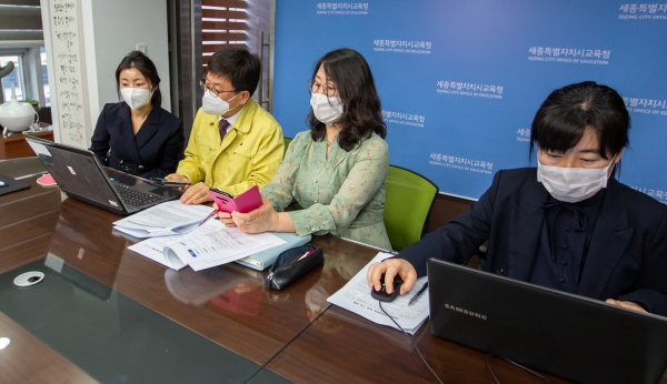 소외계층 학생에 장학금 조기 지급