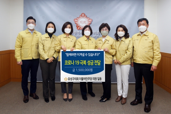 (왼쪽부터)김관형 의원(예산결산특별위원장), 황은주 의원, 인미동 의원, 하경옥 의장, 최옥술 의원(의회운영위원장), 이금선 의원, 김연풍 의원(행정자치위원장)