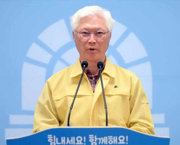 황도연 상하수도과장, 제71차 정례브리핑 모습