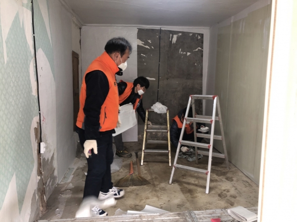 신풍면 주택화제 가구 보수 도움