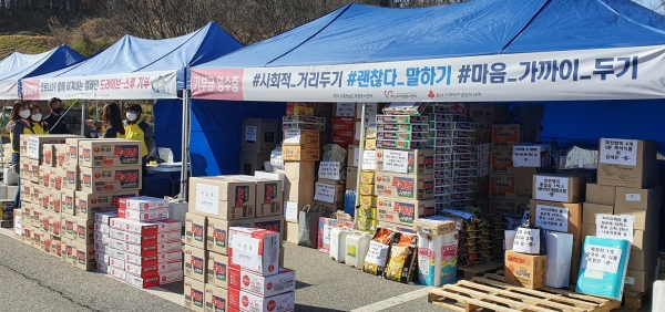 드라이브스루 기관·단체, 개인들이 기부한 물품 사진