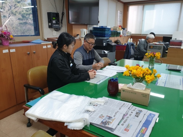 충청남도 농어민수당 신청 접수 장면