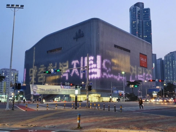 갤러리아센터시티점 미디어파사드에 홍보