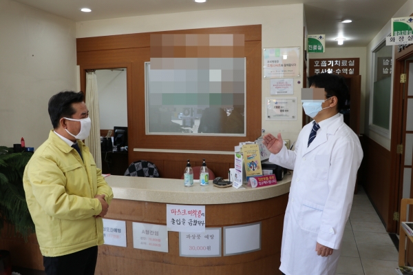 박정현 부여군수 코로나19 피해업소 방문