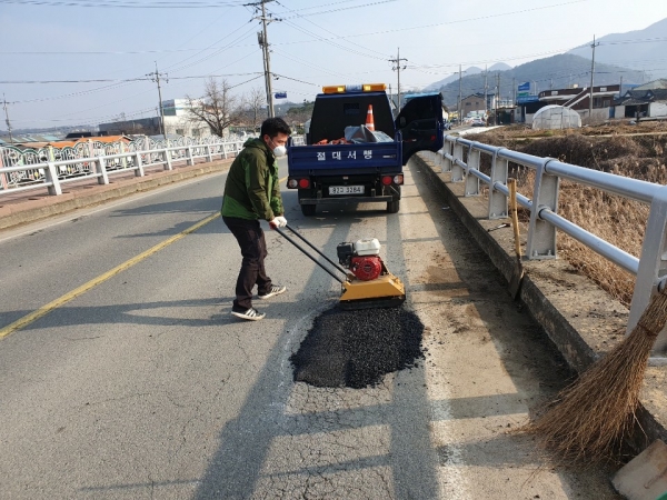 교통안전 위해 도로정비 모습