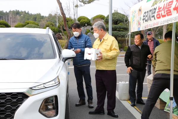 드라이브스루방식 농산물꾸러미 판매현장