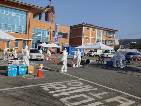 고위험 집단시설 종사자 코로나19 검사 장면
