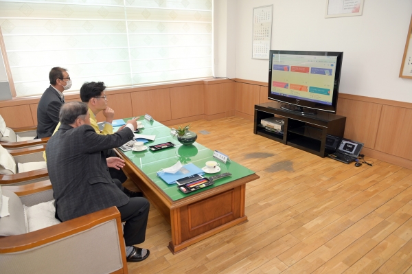 김정섭 공주시장, 온라인 개학 현장 방문(공주중학교)