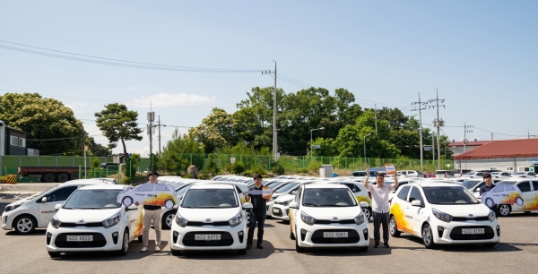지난 2019 차량나눔 사업 선정 기관 단체사진.