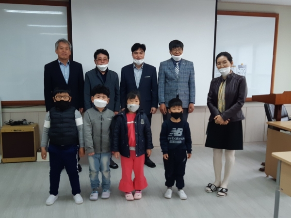 문산사랑후원회, 문산초 입학생 전원 장학금 지급