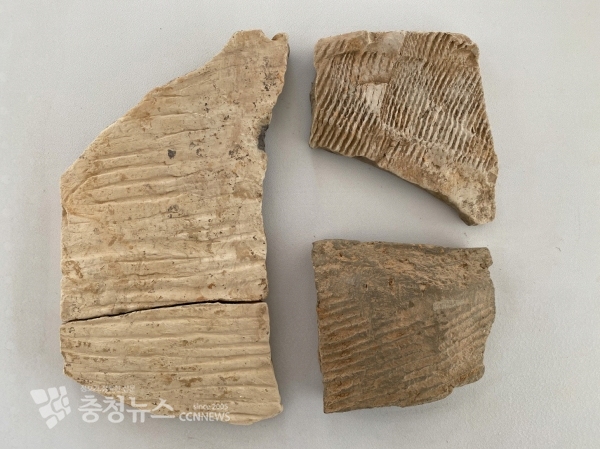 예산산성 성벽 내부 출토 백제기와