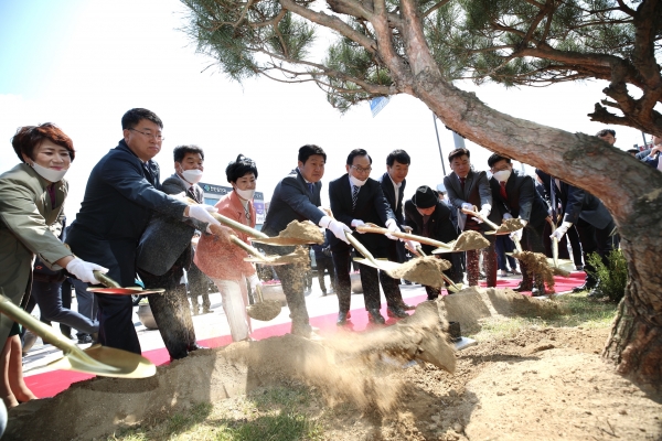 동남구 행정복합타운 준공 기념행사 (기념식수 모습)