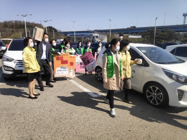 행담도 휴게소 물품지원 및 사회적거리두기 홍보.