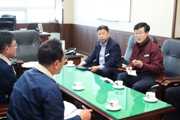 정낙춘 부시장 기업체 현장 방문 장면