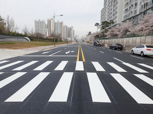 준공된 석림동 중앙하이츠빌아파트에서 석림초등학교 구간 도로 모습