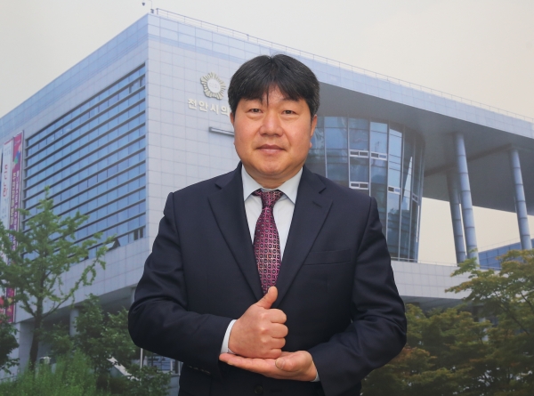 인치견 천안시의회  의장