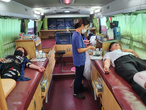 청양지역 공직자.주민 코로나19 극복 헌혈운동 동참 모습