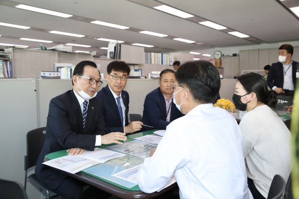 박상돈 시장, 2개 중앙부처 10개과 방문해 25개 사업 건의 모습