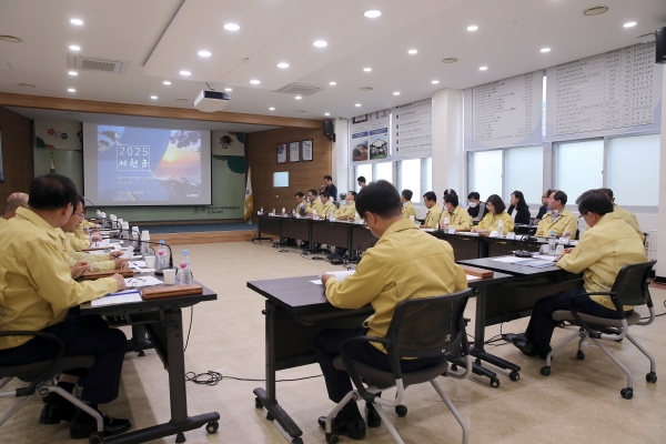 지난 4일 군청 대회의실에서 2015년 수립된 중장기 발전계획을 보완하기 위한 ‘수정계획 수립 용역 착수보고회’를 개최했다.