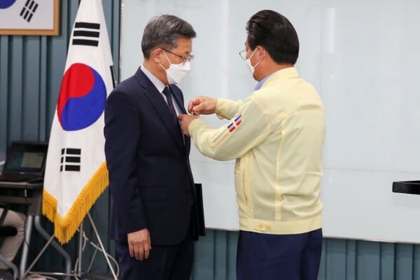 공영식 과장 시상식 모습