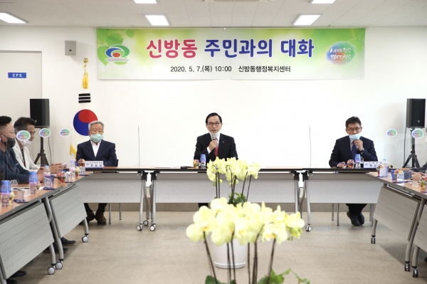 박상돈 천안시장 신방동 방문 주민과의 대화 모습