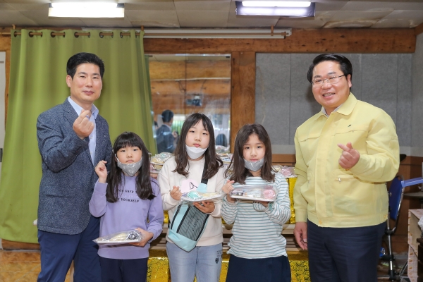 아동복지시설 어린이날 후원물품 전달 사진