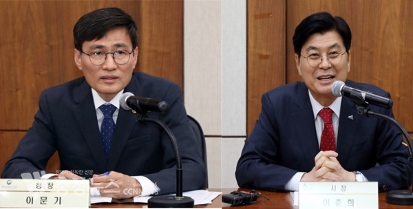 좌로부터 이문기 행복청장, 이춘희 세종시장