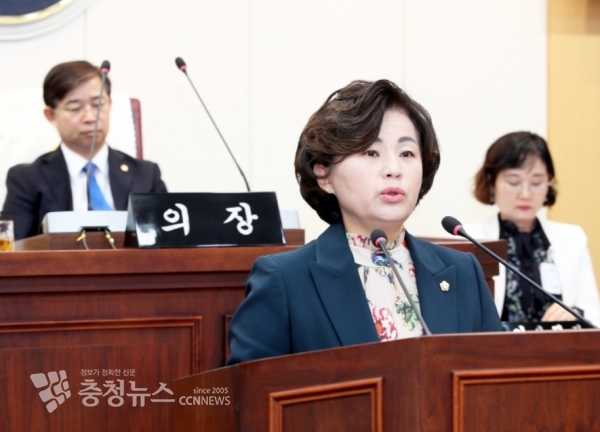 5분 자유발언하는 전재옥 태안군의원