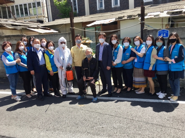 대전지방보훈청,  코로나 19 위기상황 극복 위한 보훈공감 실시/ (중앙의자)조성O참전유공자, (중앙의자 좌측)황인호 동구청장, (중앙의자 우측) 이남일 보훈청장