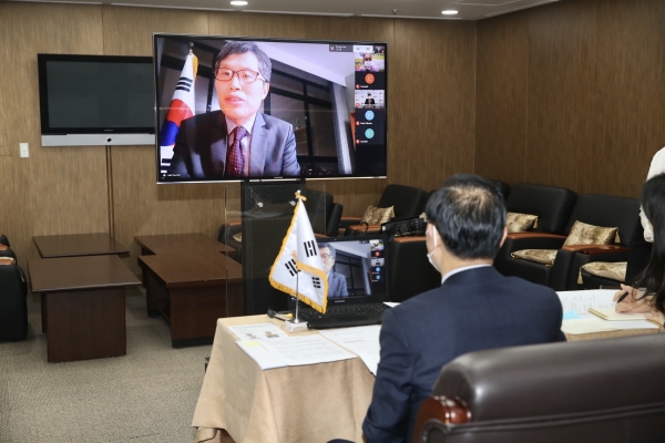 15일 오전 시청 소회의실에서 김학유 주상파울루총영사, 테익세이라(Teixeira) 깜삐나스(Campinas) 부시장, 바르자스 네그리(Barjas Negri) 삐라시까바(Piracicaba) 시장과 영상회의를 진행했다.