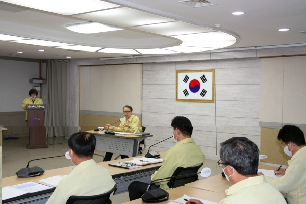 윤찬수 부시장이 생활속 거리두기 추진계획 보고회를 주재하고 있다.