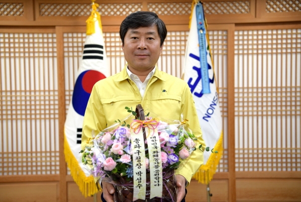 플라워 버킷 챌린지에 동참한 황명선 논산시장