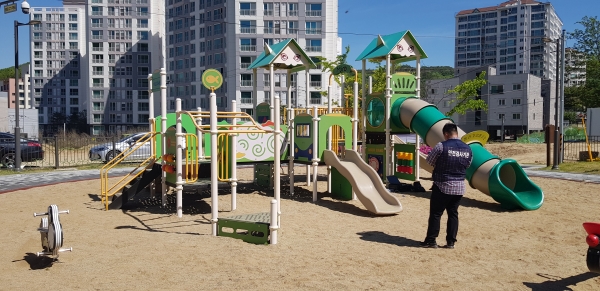 도시공원 내 어린이 놀이시설물 검사