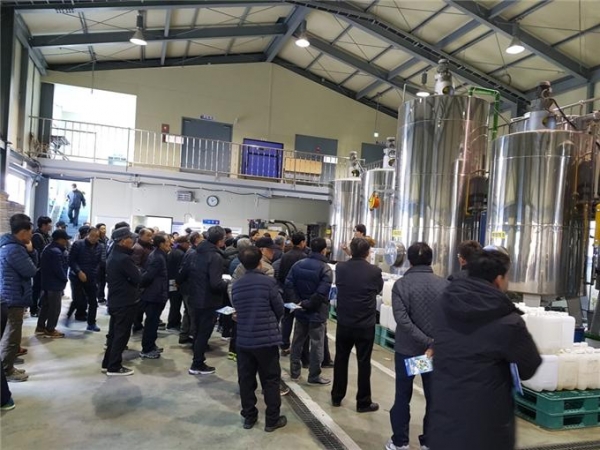 유용미생물(EM) 아미노액비 생산시설 시찰 장면