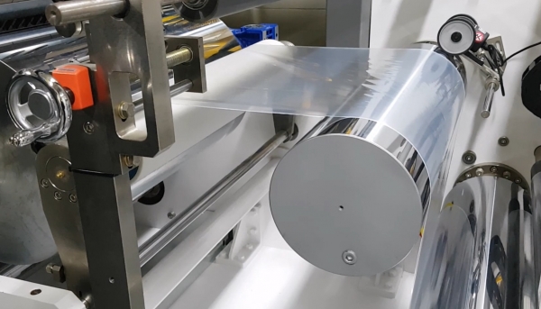 기체체단 패키징 신소재 필름 압출 모습