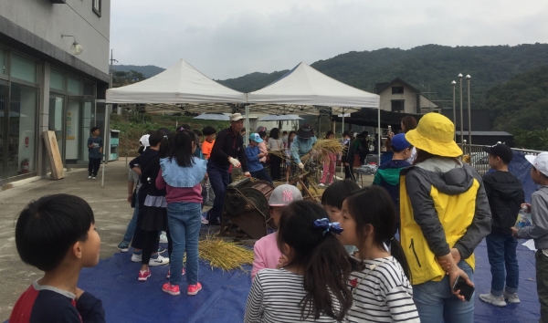공주시 영농철 농업인 교육_탈곡체험