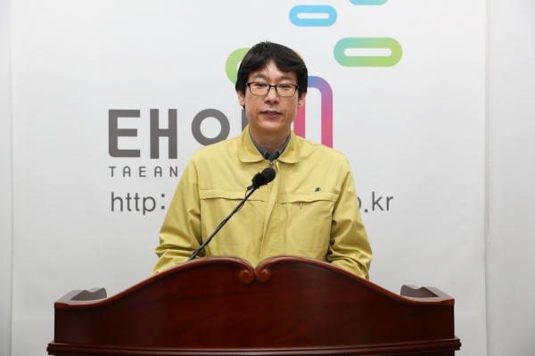 21일 정례브리핑 중인 이한규 관광진흥과장​