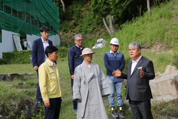 문정우 금산군수 문화재보수정비 현장점검 모습