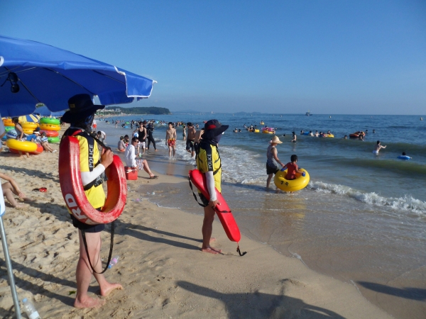 지난해 물놀이 안전관리요원 활동 장면