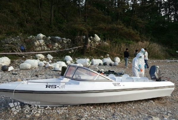 태안군 소원면 일리포 해변에서 발견·신고된 원인미상의 모터보트