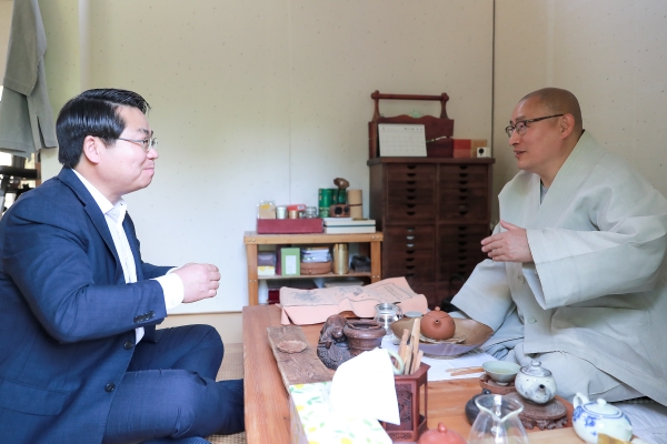 오세현 아산시장, 30일 봉축법요식 앞두고 봉곡사 방문