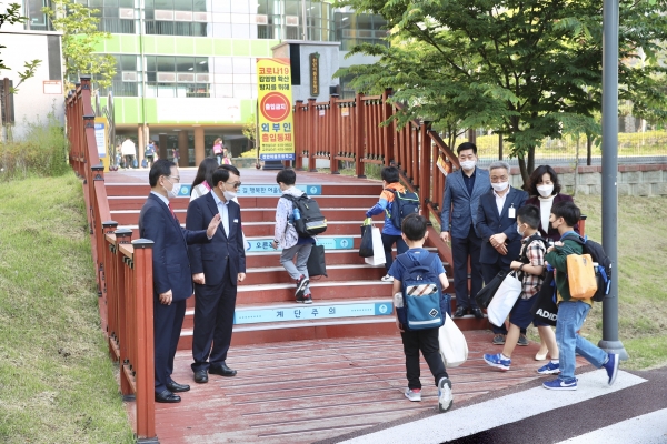 박상돈 시장, 아름초 방문 모습