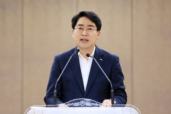 맹정호 서산시장이 1일 시청 대회의실에서 열린 6월 직원월례회의에서 초심으로 돌아가 지난 2년을 마무리하고 앞으로의 2년을 준비하겠다고 밝혔다.