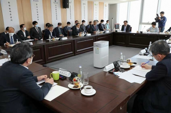 1일 국가물관리위원회에서 한국농어촌공사를 비롯한 공공기관과연구기관이 함께하는 통합물관리협의체가 출범했다.