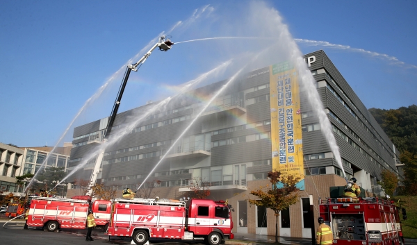 지난해 10월 31일 대전대학교 산학협력관에서 열린 가스폭발 대형화재 현장 대응 훈련 모습