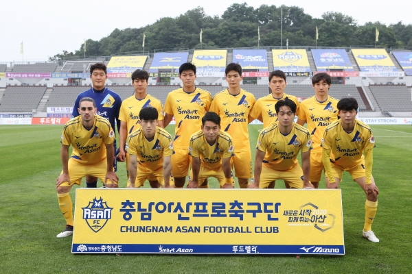 충남아산프로축구단 선수단