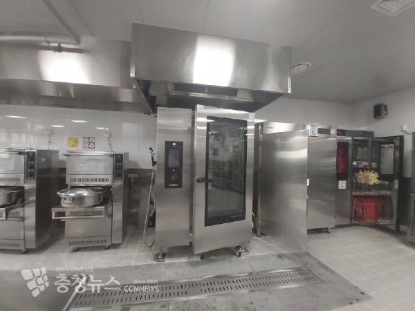 취반기, 다기능오븐, 복합소독기 설치