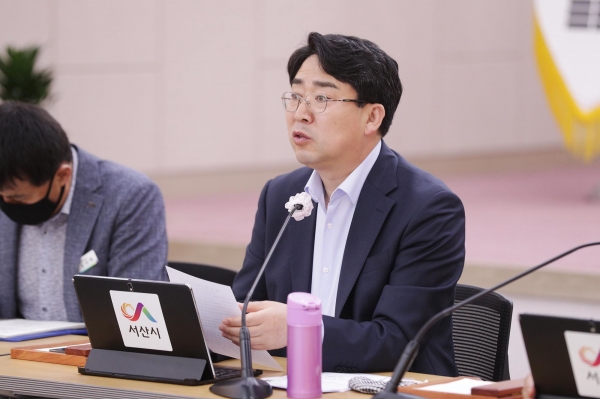 맹정호 서산시장이 8일 열린 간부회의 개최 모습